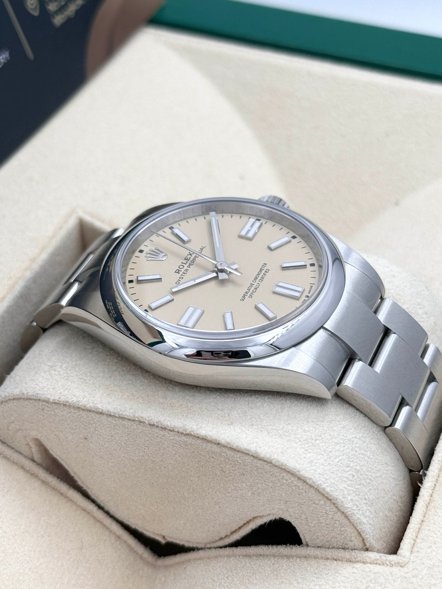 全新 NEW ROLEX 勞力士 OYSTER PERPETUAL 134300 米黃色 2025年9月
