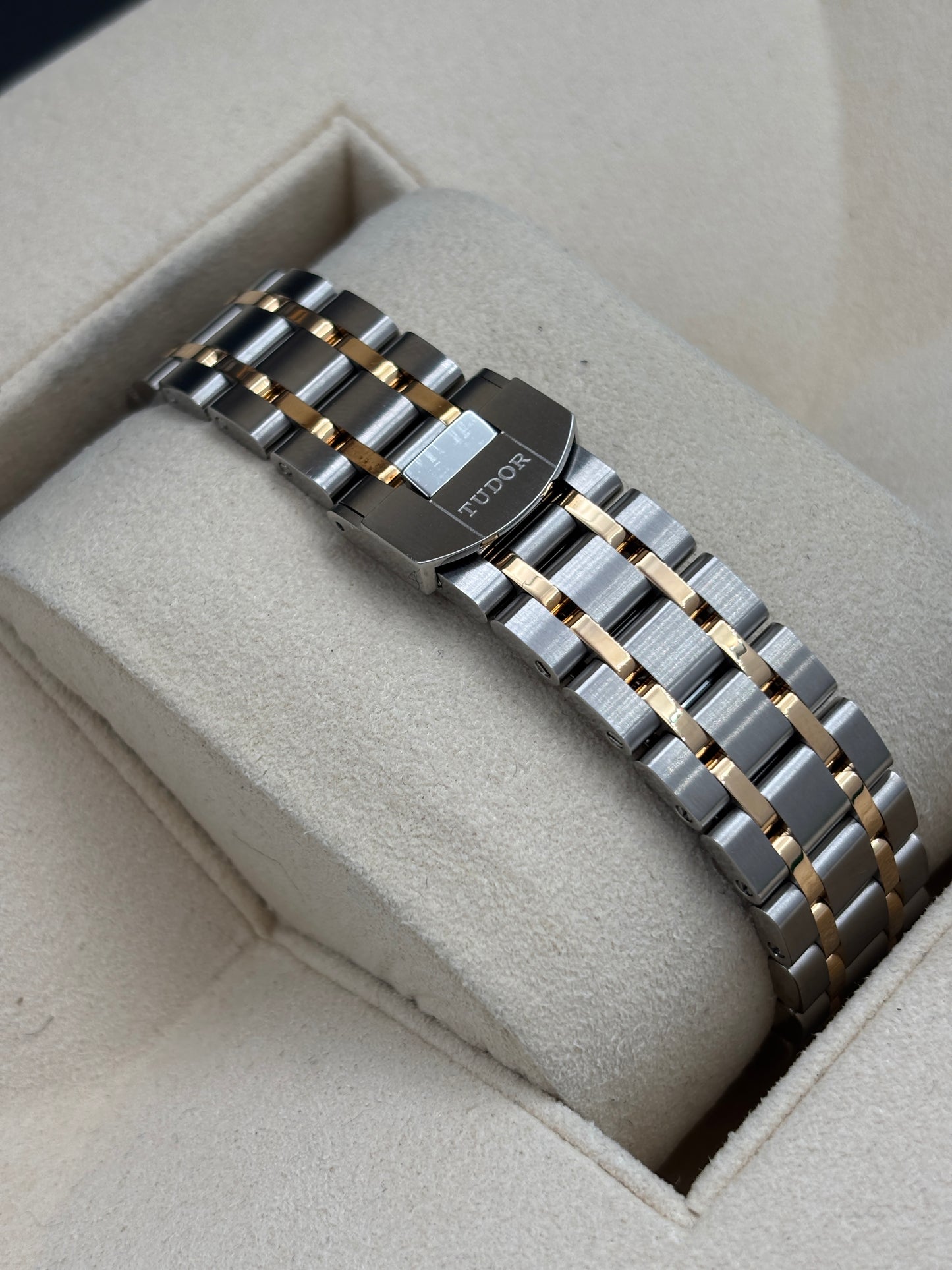 全新 NEW  TUDOR 帝舵 TUDOR ROYAL 28403 金色 2026年5月 全套 FULL SET