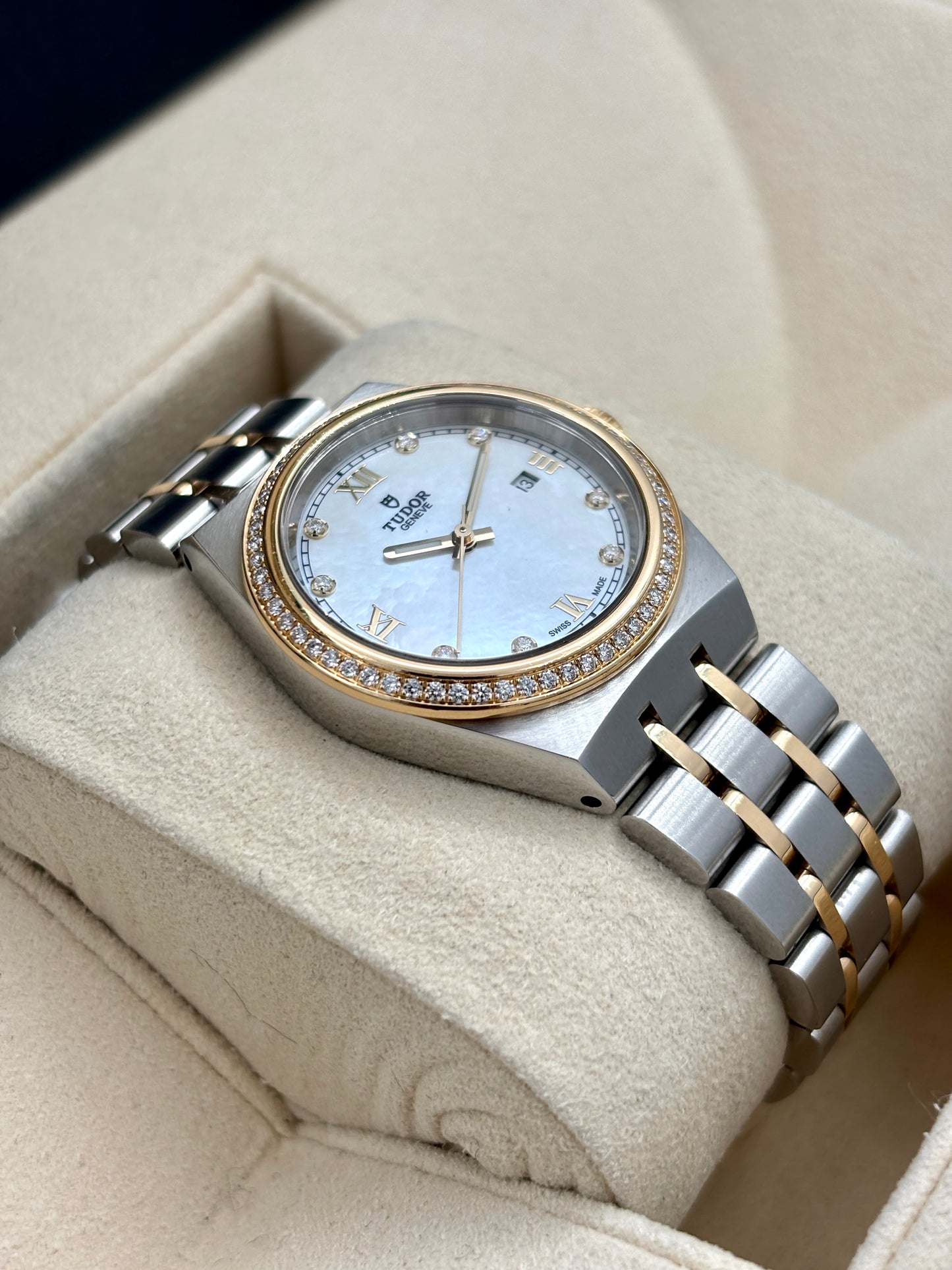 二手 USED  TUDOR 帝舵 ROYAL 28323 白色貝殼面鑽石字 2025年8月 全套 FULL SET AD單