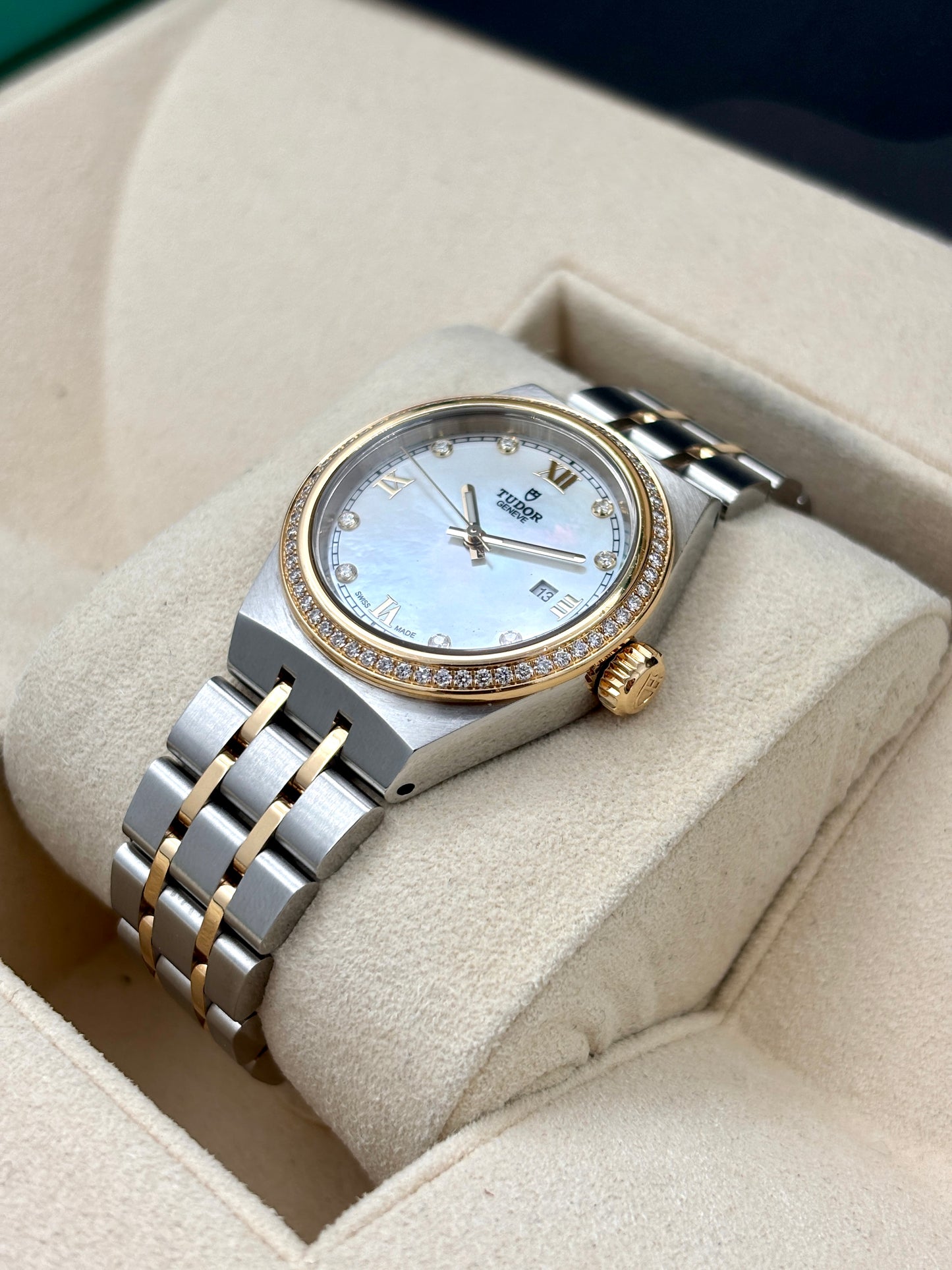 二手 USED  TUDOR 帝舵 ROYAL 28323 白色貝殼面鑽石字 2025年8月 全套 FULL SET AD單