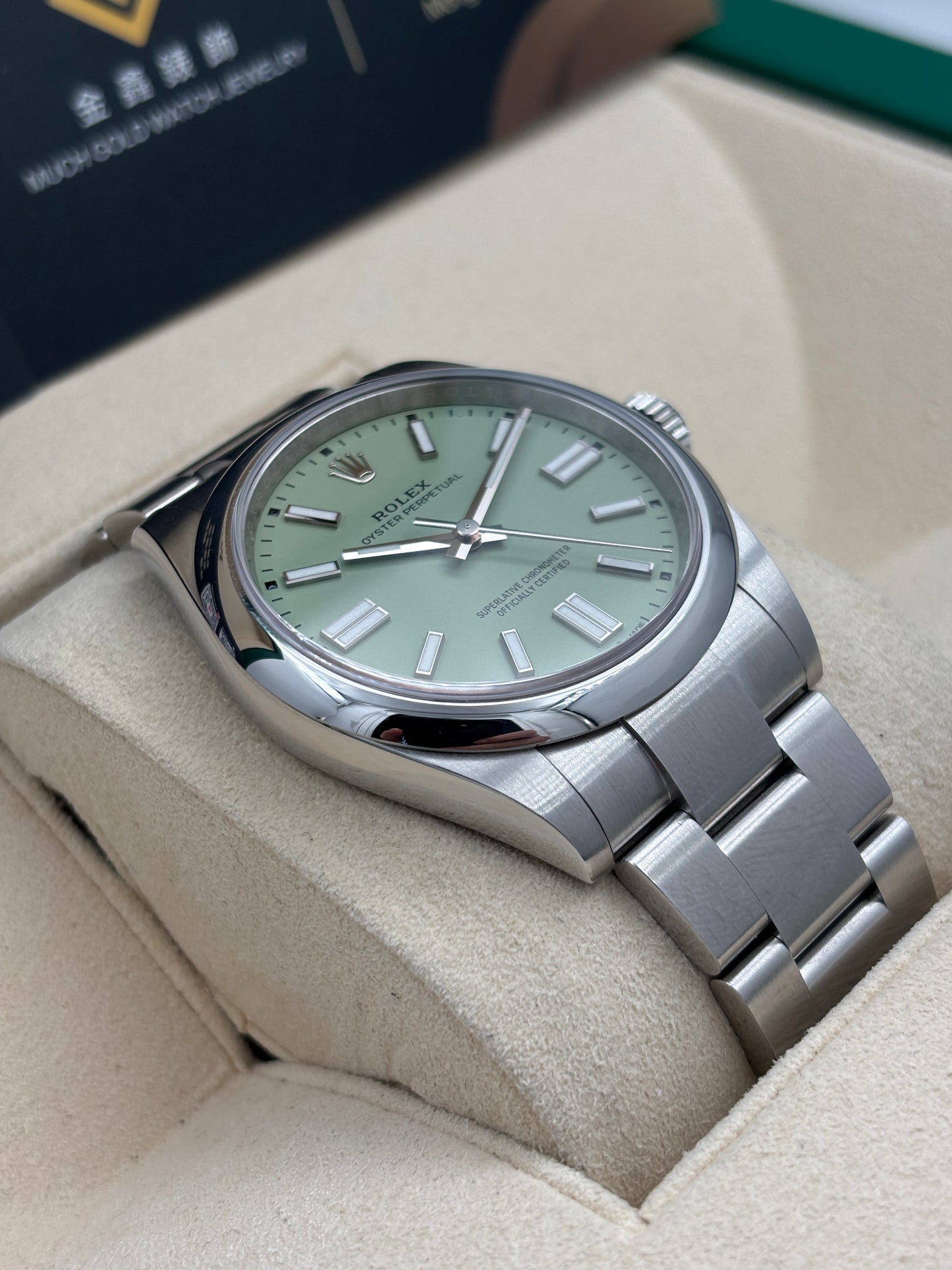 [SOLD OUT]二手 USED  ROLEX 勞力士 OYSTER PERPETUAL 134300 開心果綠 2025年12月 未打磨 99.99%新 全套 FULL SET