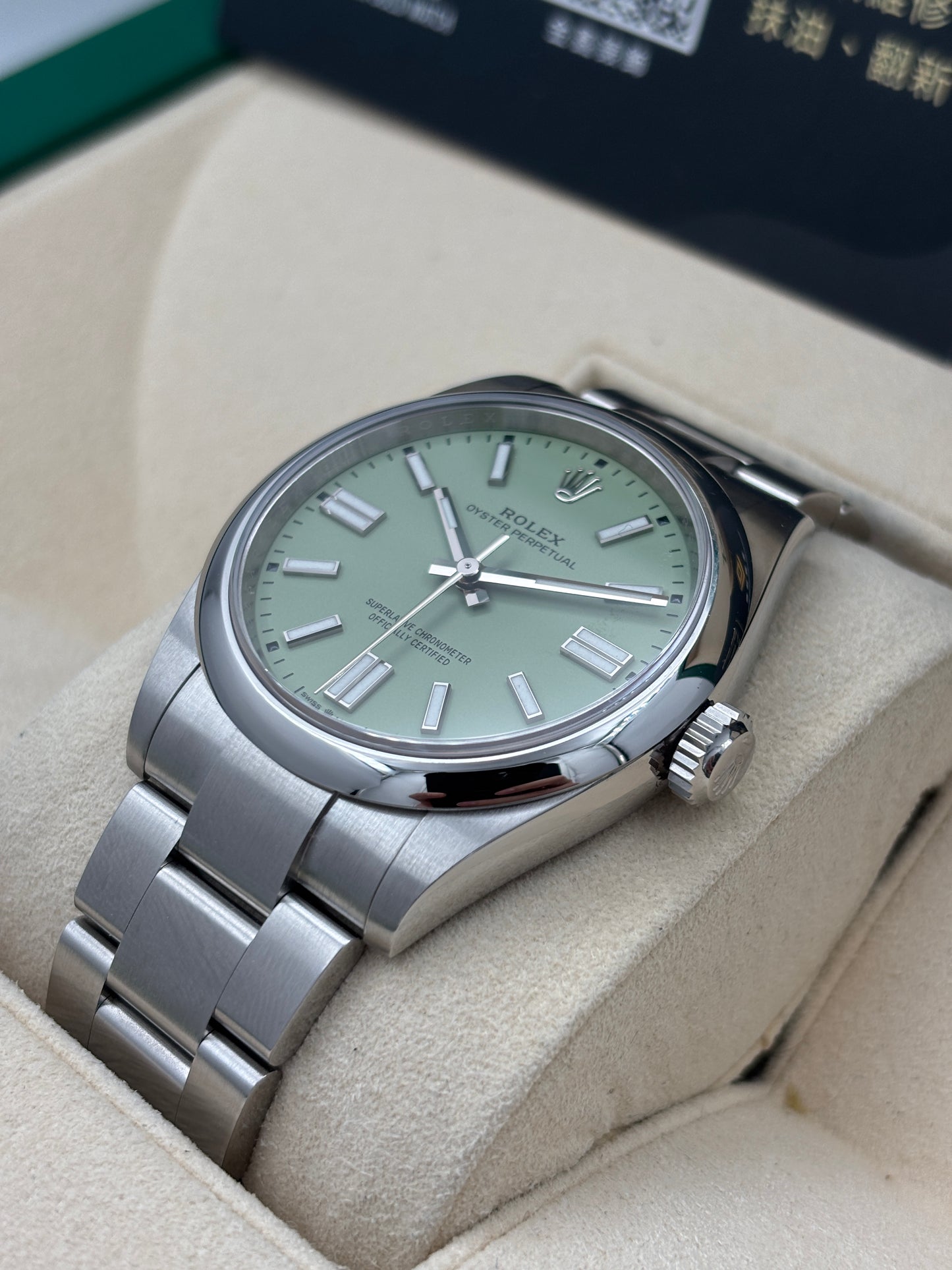 [SOLD OUT]二手 USED  ROLEX 勞力士 OYSTER PERPETUAL 134300 開心果綠 2025年12月 未打磨 99.99%新 全套 FULL SET