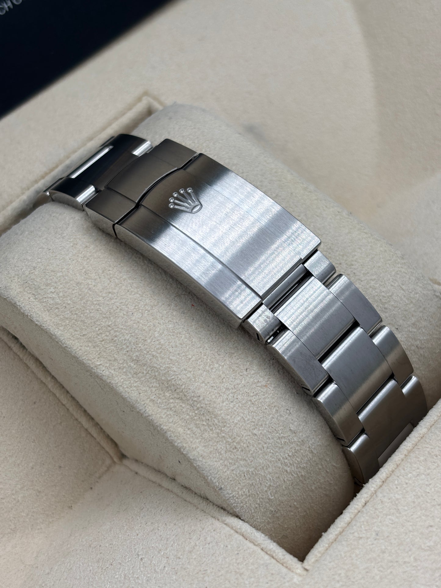 [SOLD OUT]二手 USED  ROLEX 勞力士 OYSTER PERPETUAL 134300 開心果綠 2025年12月 未打磨 99.99%新 全套 FULL SET