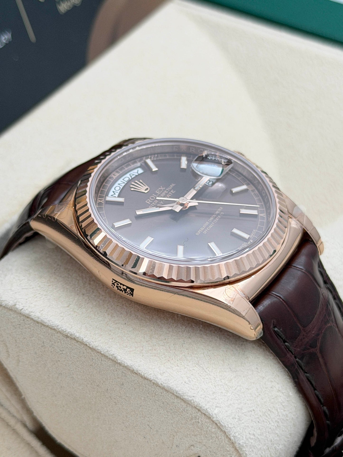 未使用品 Unused ROLEX 勞力士 DAY-DATE 118135 2018年 齊原裝膠紙 朱古力面 AD購買單 玫瑰金 皮帶