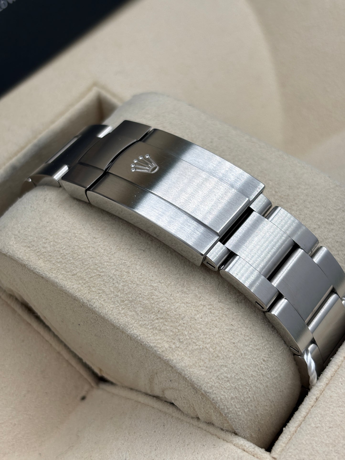 二手 USED  ROLEX 勞力士 OYSTER PERPETUAL 134300 開心果綠色 2026年5月 未打磨 全套 FULL SET