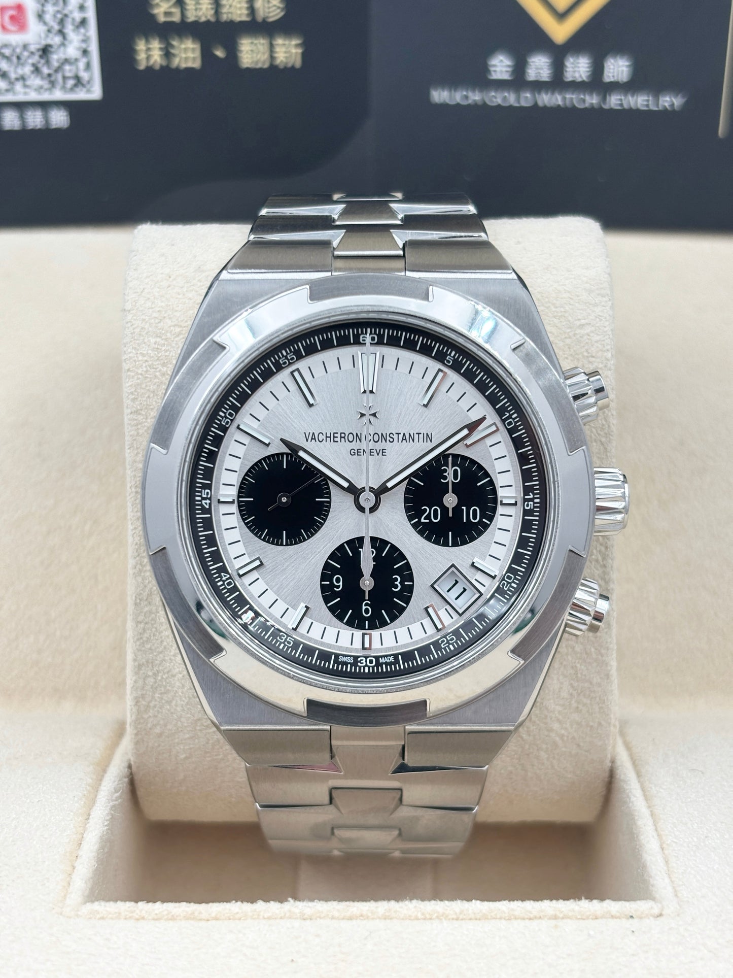 二手 Used VACHERON CONSTANTIN 江斯丹頓 Overseas Chronograph 5500V/110A-B686 白熊貓面  2023年 全套 Full Set