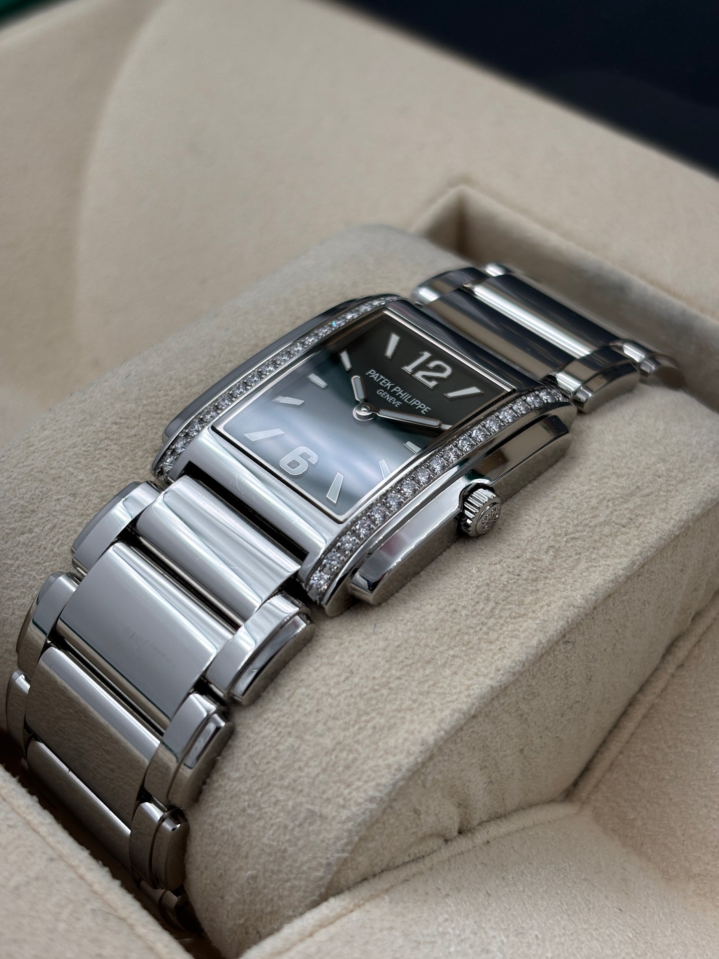 二手 USED  PATEK PHILIPPE 百達翡麗 TWENTY 4910/1200A 綠色 2024年12月 全套 FULL SET