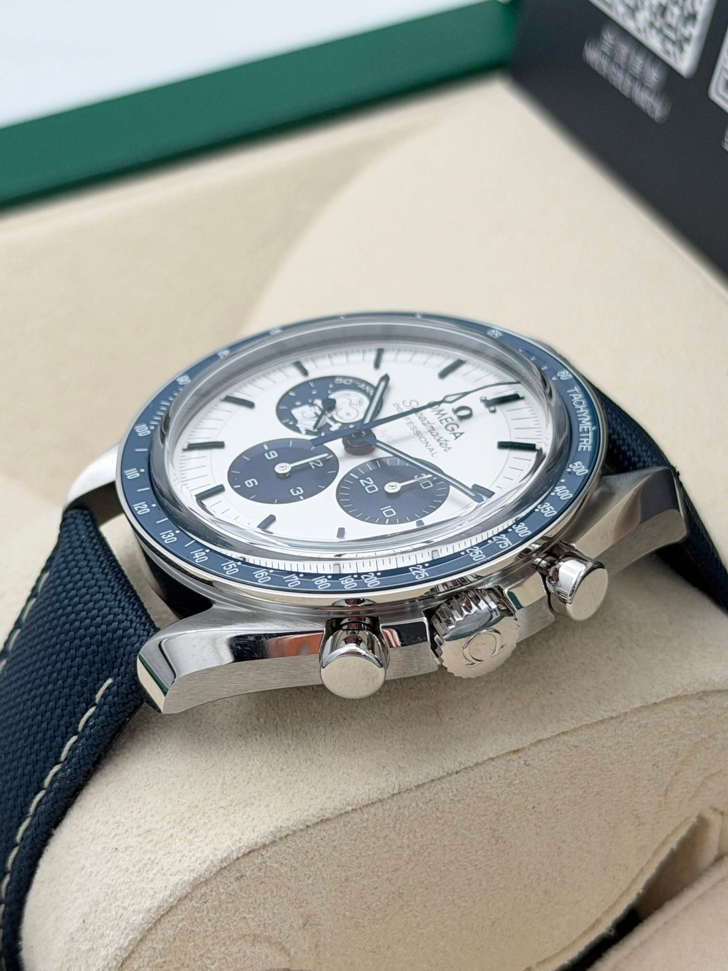 [SOLD OUT]全新 NEW OMEGA 歐米茄 SPEEDMASTER Silver Snoopy Award 310.32.42.50.02.001 2026年