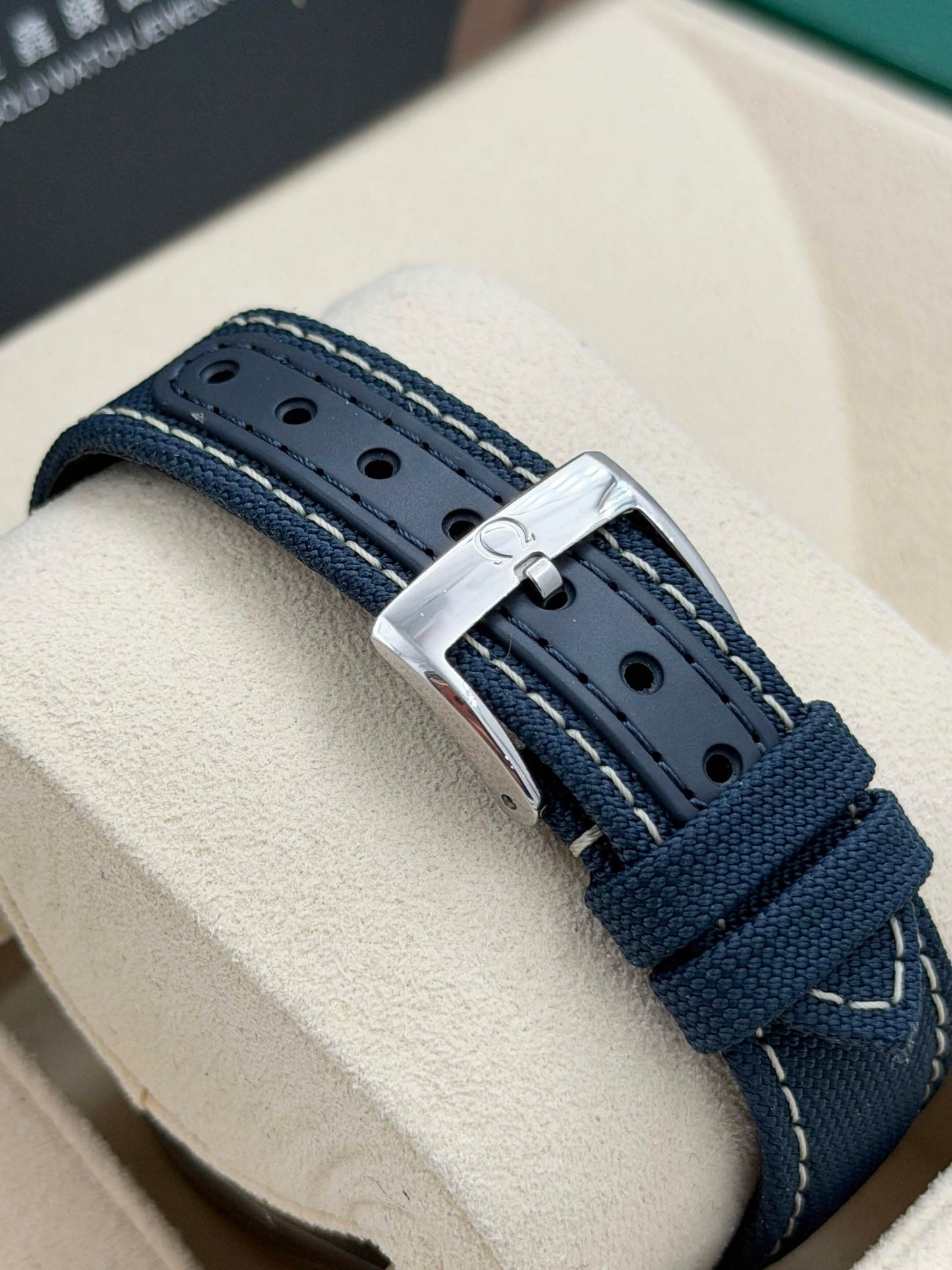 [SOLD OUT]全新 NEW OMEGA 歐米茄 SPEEDMASTER Silver Snoopy Award 310.32.42.50.02.001 2026年