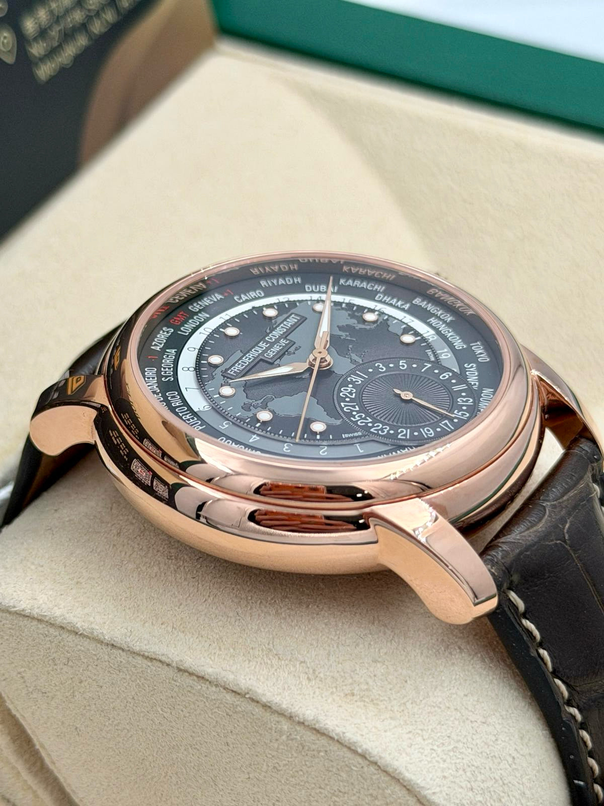 [SOLD OUT]二手 USED FREDERIQUE CONSTANT 康斯登 WORLDTIMER FC-718DGWM4H4 黑色 2024年1月 全套 FULL SET