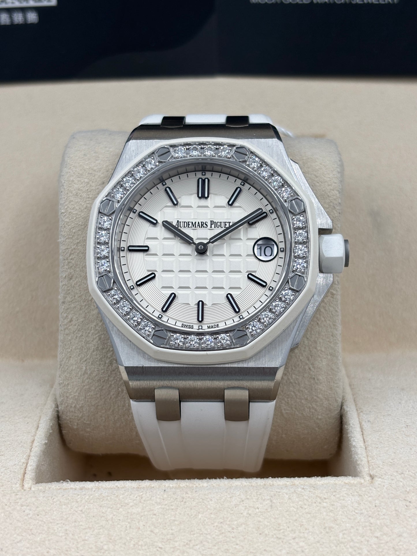 二手 USED  AUDEMARS PIGUET 愛彼 ROYAL OAK OFFSHORE 67540SK.ZZ.A010CA.01 白色 2015年11月 石英機芯 全套 FULL SET