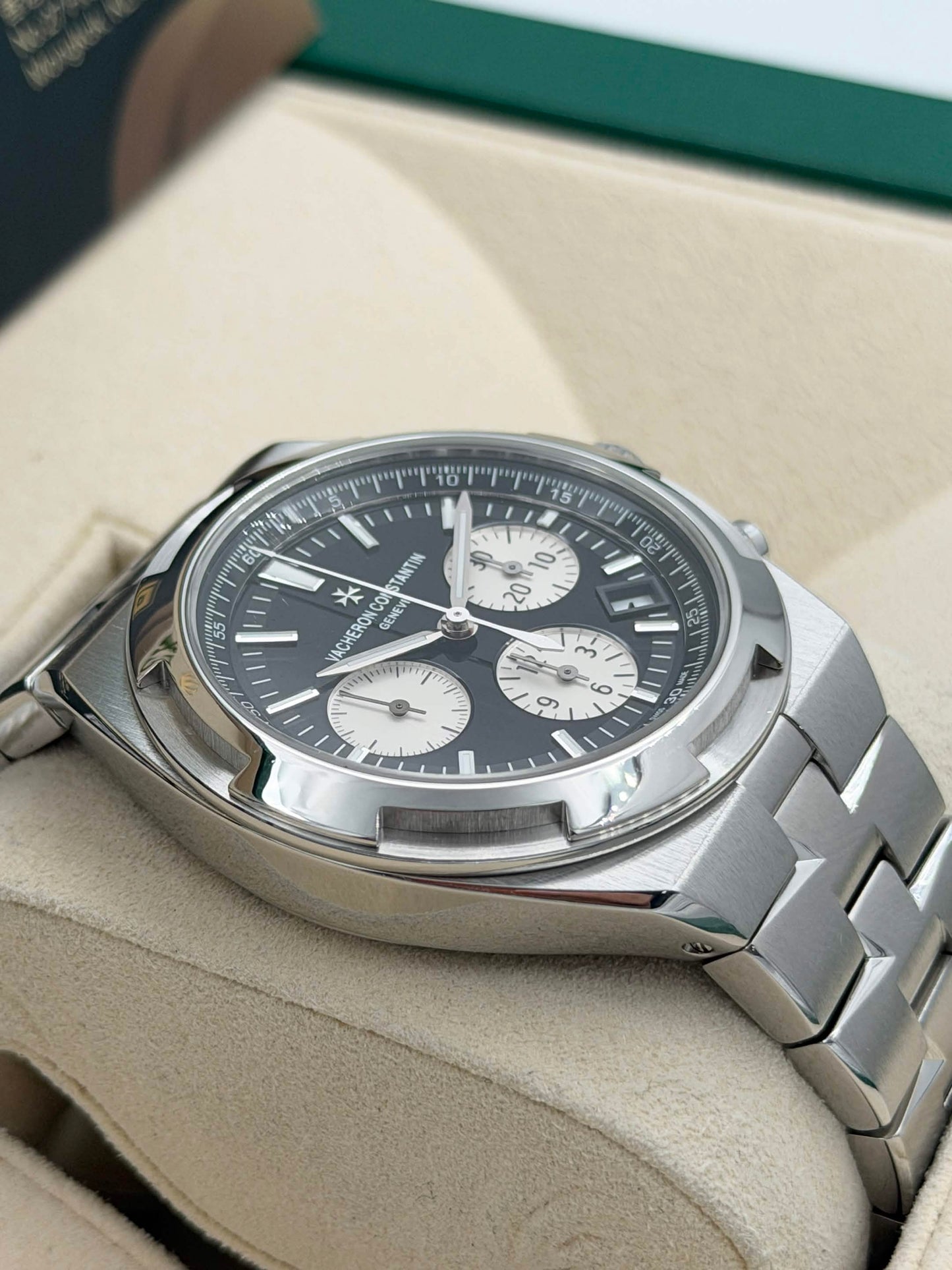 二手 USED VACHERON CONSTANTIN 江詩丹頓 OVERSEAS 5500V/110A-B481 黑色面 2020年12月 全套 跟三條錶帶