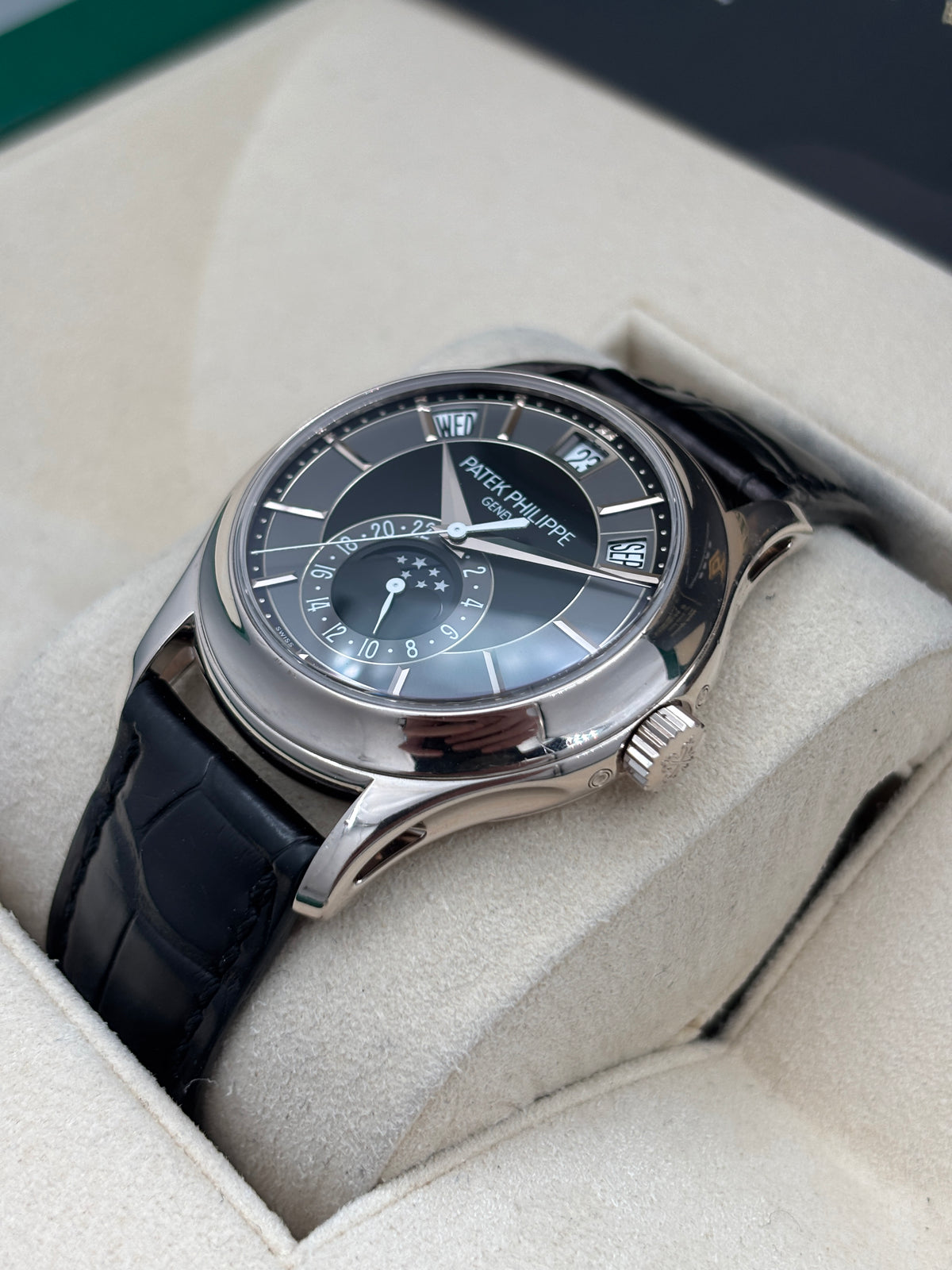二手 USED  PATEK PHILIPPE 百達翡麗 COMPLICATIONS 5205G-010 黑色 2011年5月 原裝燈籠摺扣 18k金 全套 FULL SET