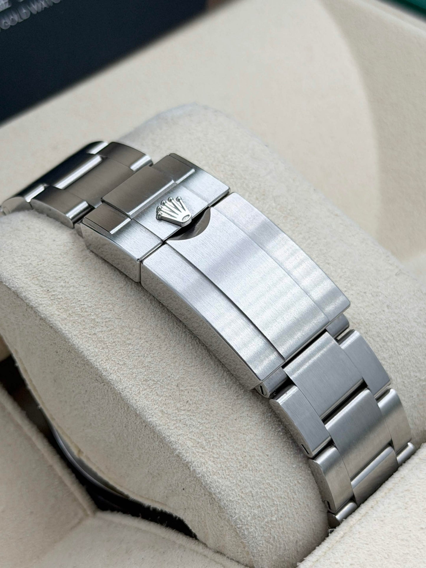 二手 USED ROLEX 勞力士 EXPLORER II 226570 2026年2月 大白橙 99.99%新 未打磨 全套