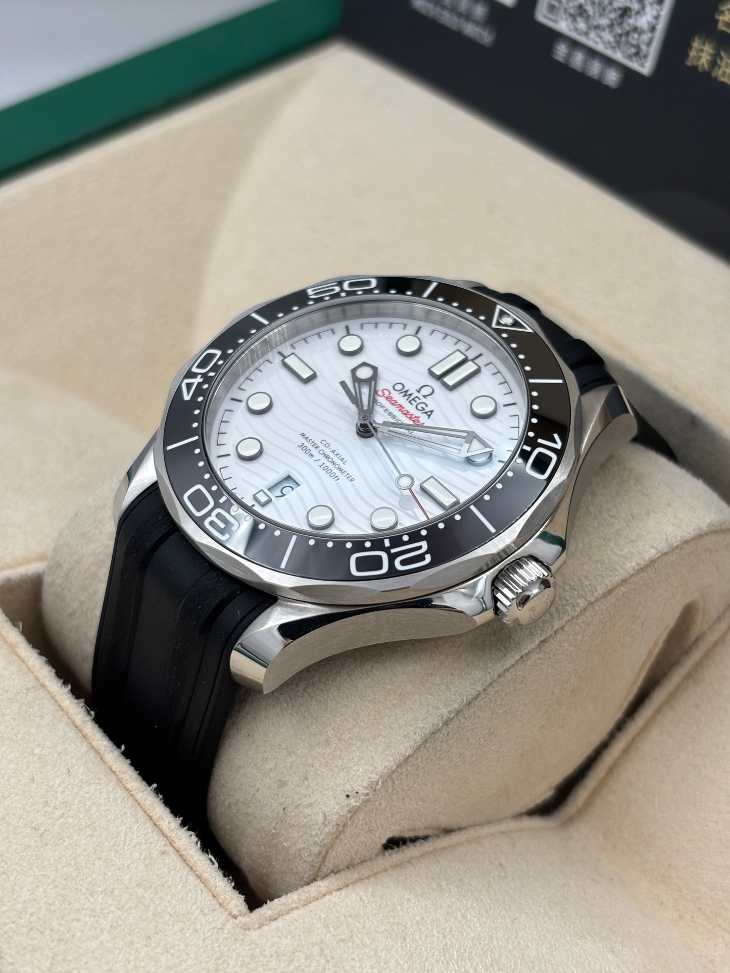 全新 NEW  OMEGA 歐米茄 SEAMASTER 210.32.42.20.04.001 白色 2026年2月 全套 FULL SET